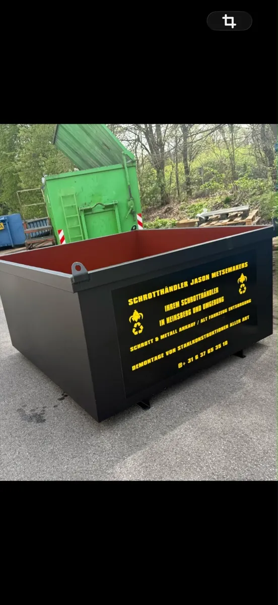 Flüssigkeitsdichte Metallbox mit Beschriftung des Betriebs